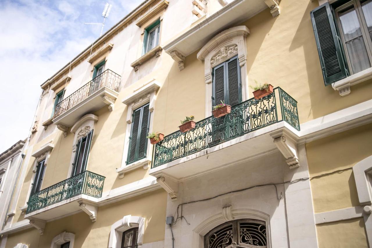 4 Balconi Liberty Apartments Lecce Exteriör bild